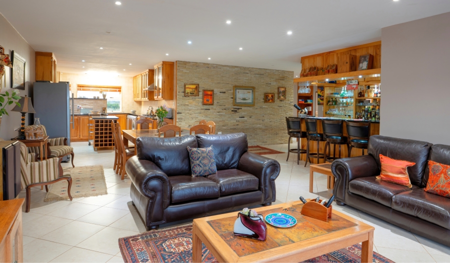 5 Bedroom Property for Sale in Paradise Beach Eastern Cape